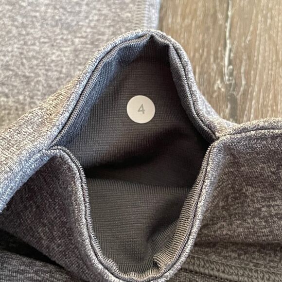 Lululemon Light Marled Grey Crop Capri Legging - Size: 4 - Picture 4 of 6